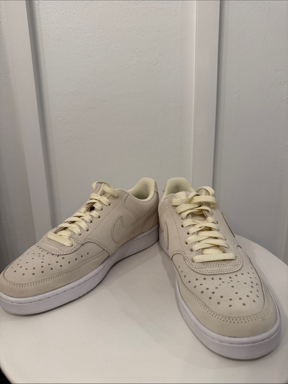 Nike Women’s Beige Low-Top Sneakers - Picture 5 of 6
